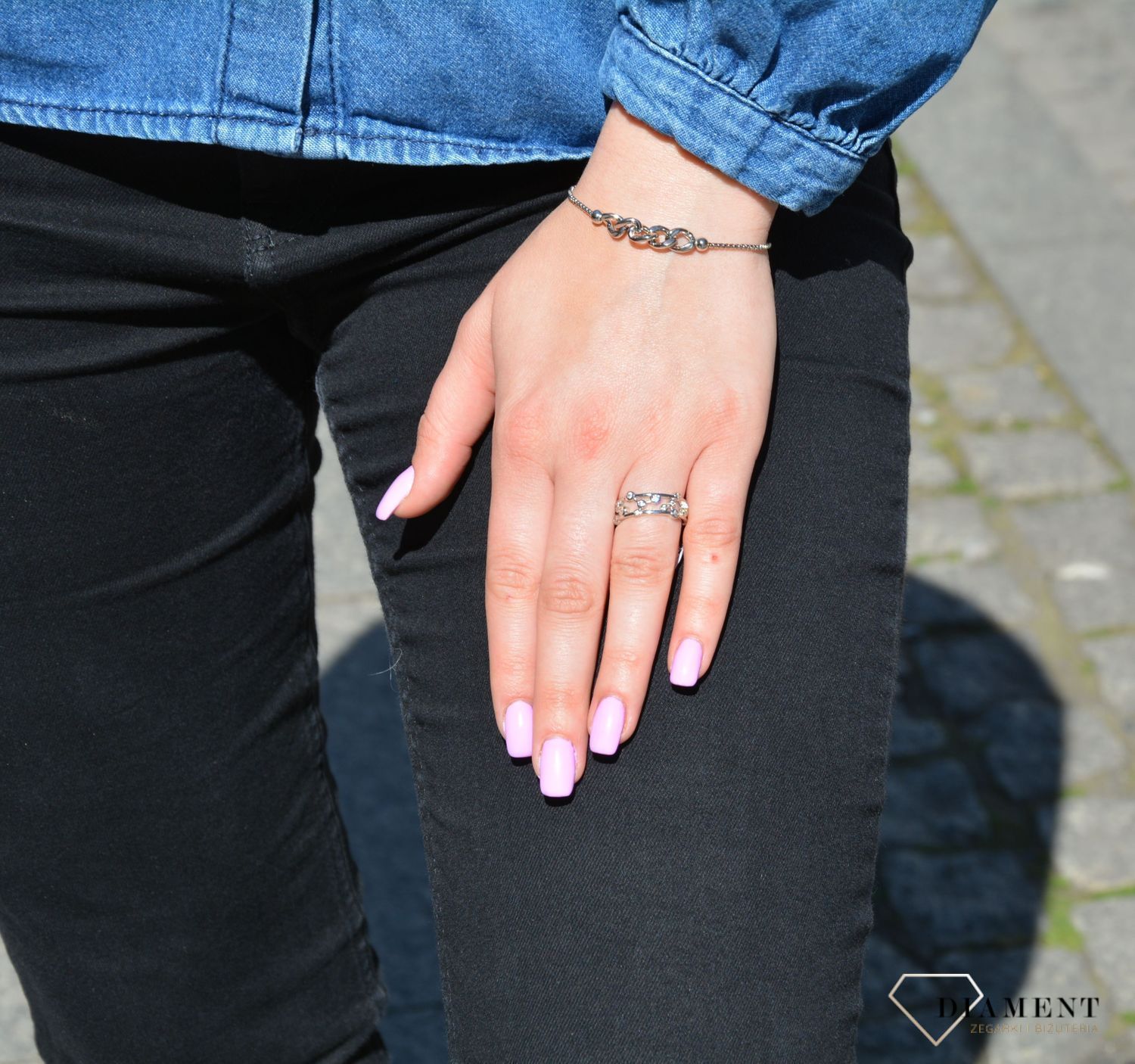 Pierścionek srebrny biała cyrkonia Dall'Acqua .Srebro trafi w gust każdej miłośniczki klasyki, a dodatkowe zdobienia w postaci cyrkonii dodają pierścionkowi wyjątkowego uroku. 11.jpg